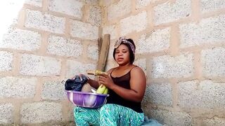 Sexy Plantain Vendor Gives Hot Show