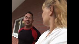 Sexy cougar gets slammed by muscular stud in a parked sedan