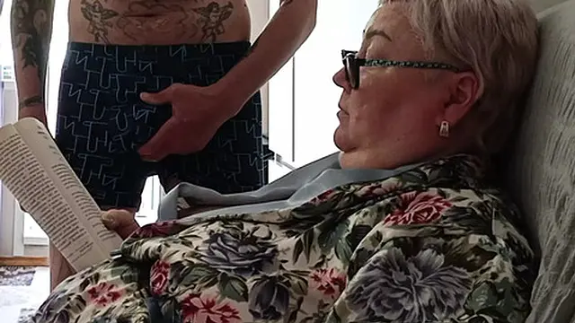 milf takes cock🌭 and swallows some cum