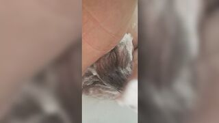 Geriatric babe giving her bush a luxurious shower🚿 massage