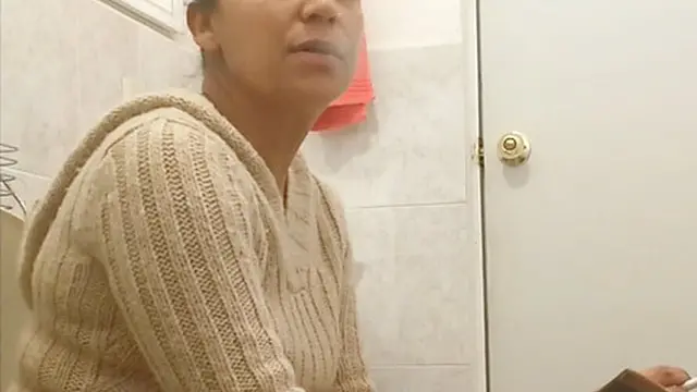 I FLASH MY TINY POOKIE