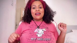 Curvy Queen Shows Off Seductive Summer Styles