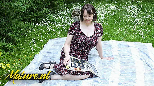 Natural Tits Housewife Tigger Gets Roughly Fucked By The Gardener