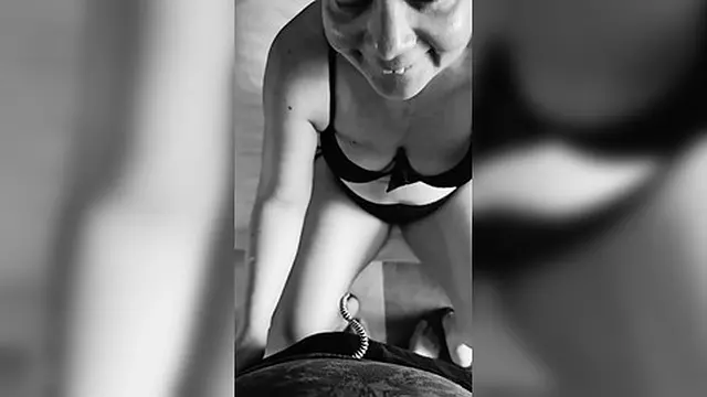 Je suce une belle bite inconnue et le fais jouir dans madam bouche