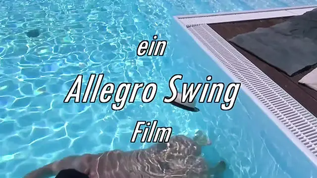 Blonde MILF enjoys intense cock🌭 sucking and deep penetration