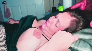 Pregnant MILF Enjoys Deepthroat!
