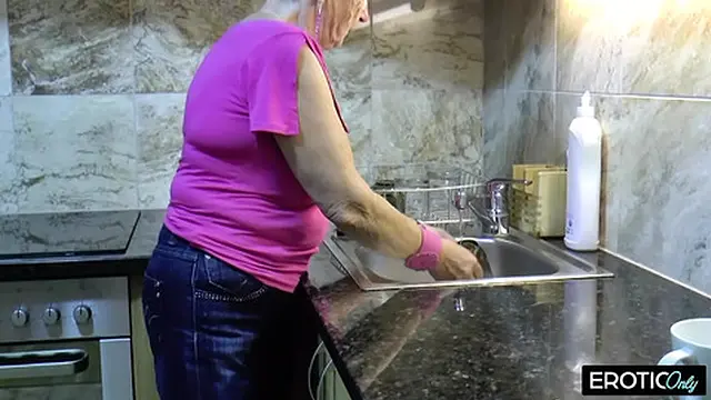 milf Heidi from Leipzig tempts the caretaker with seductive persuasion