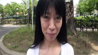 M921G04 The first shot AV of a beautiful mature woman with black hair! SEX that closes her eyes and pants with pleasure on a meat stick for the first time in a long time
