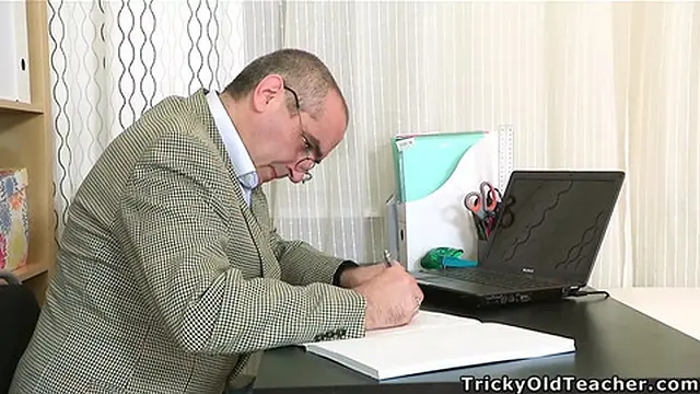 Students′ intense desire for teacher results in oral😜 and anal👌 pleasure