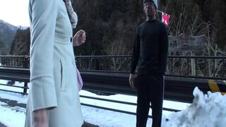 M933G06 A mature woman who kindly responds to picking up black men  - An amateur mature woman who ascends to heaven with a huge black mara at an inn as it is!