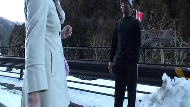 M933G06 A seasoned woman eagerly accepts black men - An amateur mature woman climbs to heaven with a big black man at an inn!