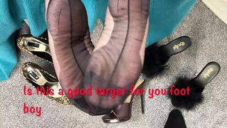 Mrs Mature Feet allows her Foot Boy some fun