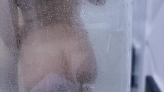 Mature Does Not Refuse18 Years Old Boy Without Condoms