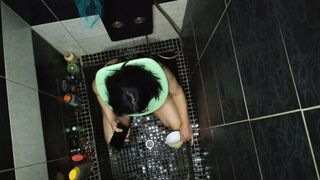 Hot Wife Sucks Huge Amount of Pee on Her Face