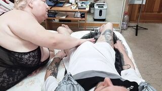 Mother-in-law Gives a Good Blowjob with Cum in Her Mouth