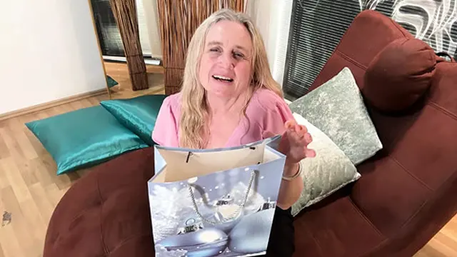 Close-up Dildo POV Deep Throat Scene with My Lover′s Toy