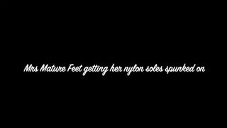 Mrs Mature Feet Getting Her Nylon Soles Covered in Spunk
