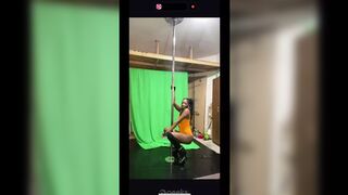 Pole Dancing on Live