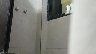 I left recording the cell phone in the bathroom chubby stepmom taking a fucha