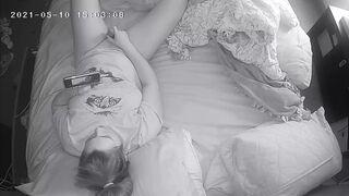 Milf can’t stop touching her pussy – cam part 1