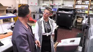 Sexy MILF with big boobs gets pleasured in her wet pussy