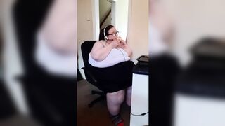 Ssbbw enjoys donuts from her boss