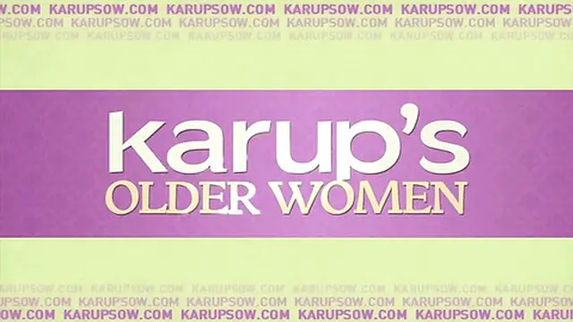 Zoey Portland: milf finger fucks her tight pussy