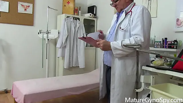 Mature Gyno - Perfect Body Skinny MILF Recorded by Filthy Gyno Doc in Surgery