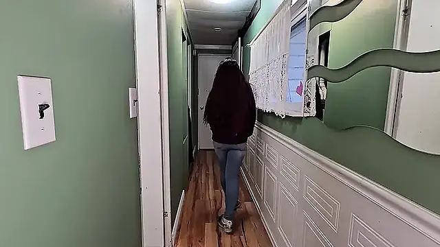 Wetting My Jeans Makes Me Squirt