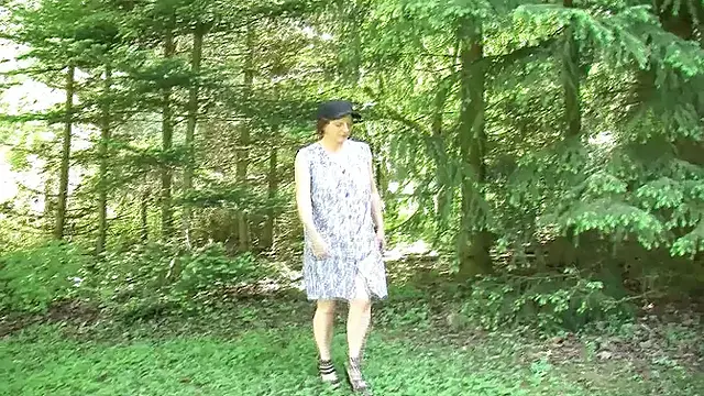 Mature German bitches sharing dick in outdoor threesome