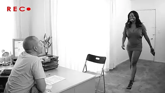 Black milf penetrates cock in her sweet ass