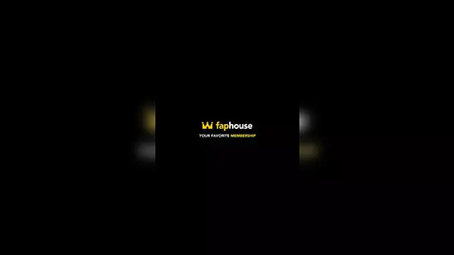 Old Latina Milf with Thick Hair Just Out of the Shower🚿