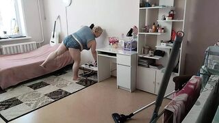Mom-in-law gets filthily exposed on cam while scrubbing the floor with soap and suds