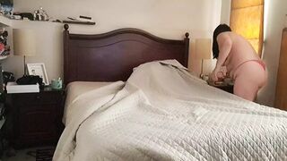 Spread双腿，湿漉漉的私处变得燥热