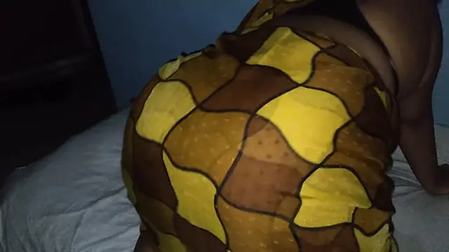 Big ass🍑 jerk seduces office lady boss